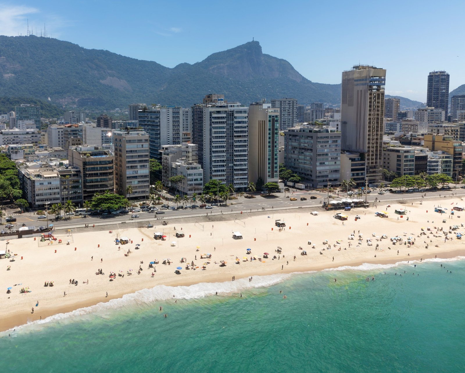 Vista aérea da Praia do Leblon, próxima ao L'Azur